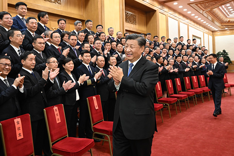 9月30日，習近平總書記在北京人民大會堂會見C919大型客機項目團隊代表并參觀項目成果展覽。這是總書記會見C919大型客機項目團隊代表。